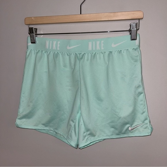 Nike Dri-Fit Trophy 6 Inch Girls’ Training Shorts Mint Green White Size  Large‎ - Picture 4 of 10